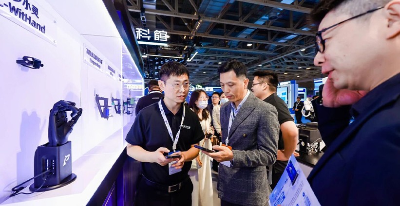 具身智能驱动柔性制造，机器人实现&ldquo;分秒级换线&rdquo;